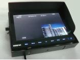 內(nèi)置DVR,內(nèi)置分割，9寸車(chē)載顯示器，9寸液晶顯示器，內(nèi)置SD卡存盤(pán)錄像功能，四路分割，最大可達(dá)32G